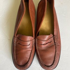 Bass Women's Brown Leather Loafers